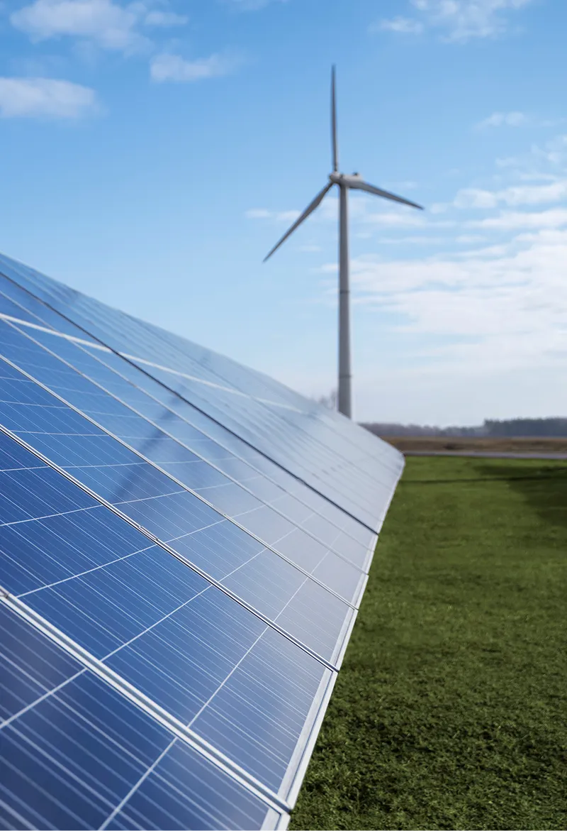 pannelli-fotovoltaici-e-turbina-eolica-energia-rinnovabile